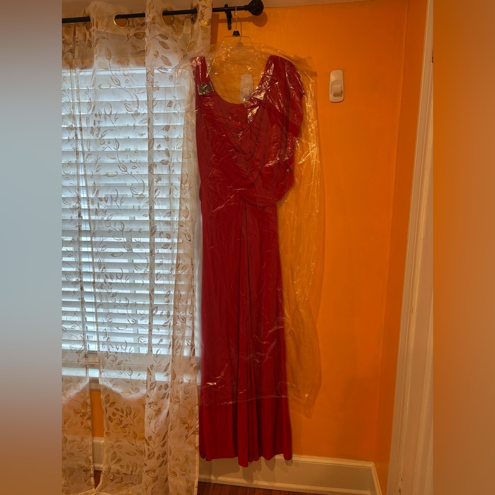 Badgley Mischka Collection One-Shoulder Red Evening Dress - Picture 13 of 15